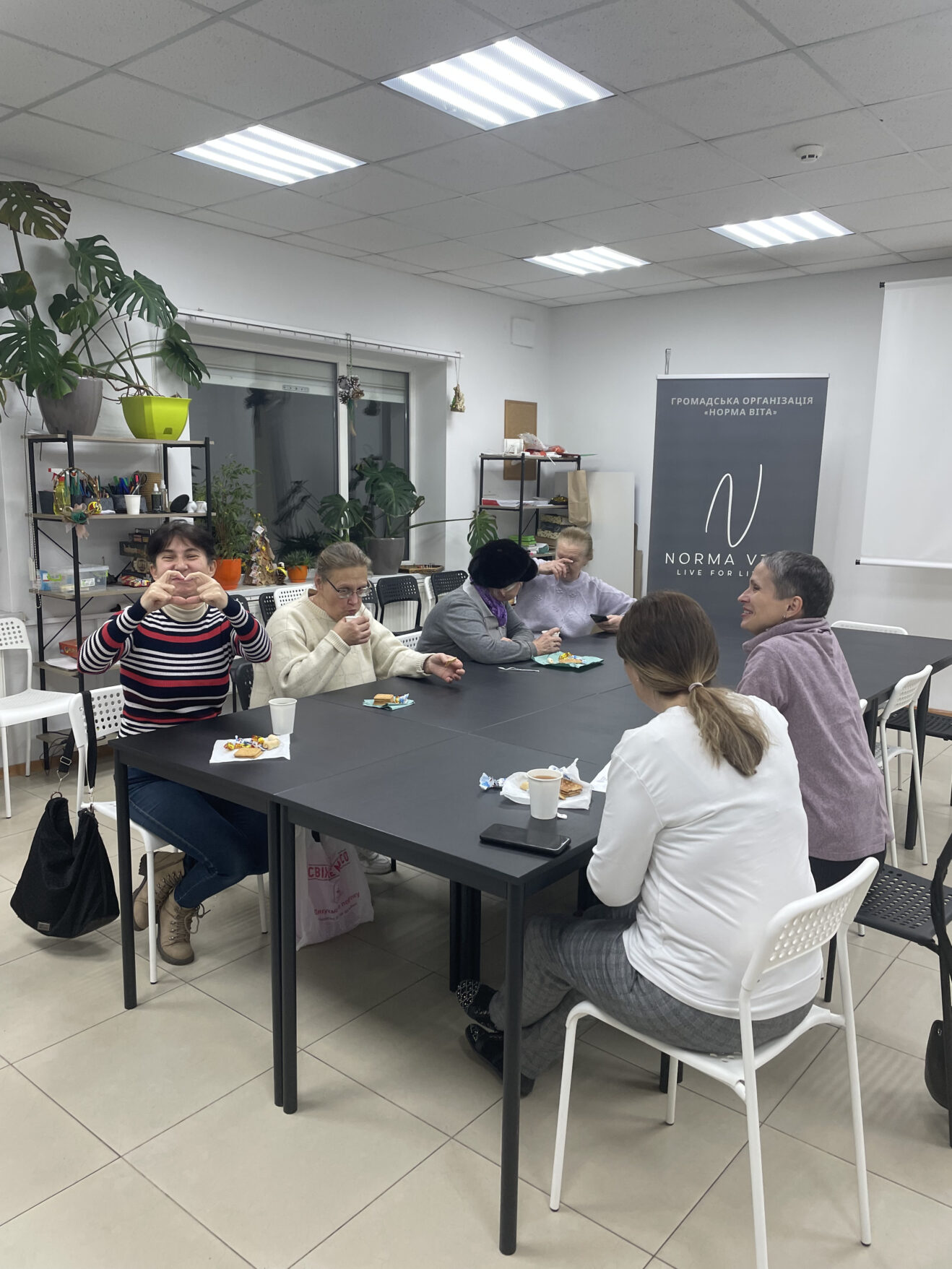 Шведські гуртки: Обговорення планів та підготовка до новорічної вечірки
