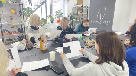 Арт-терапевтична практика: “Чорний квадрат – від темряви до світла”