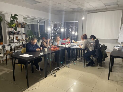 Група взаємопідтримки жінок. Ігровий вечір та малювання картин за номерами