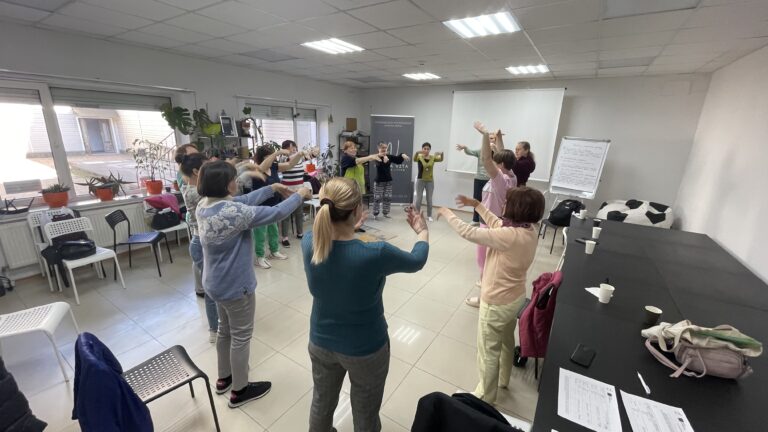 Група взаємопідтримки жінок. Жіноча зустріч про тіло, підтримку і можливість ненадовго видихнути в безпечному колі.