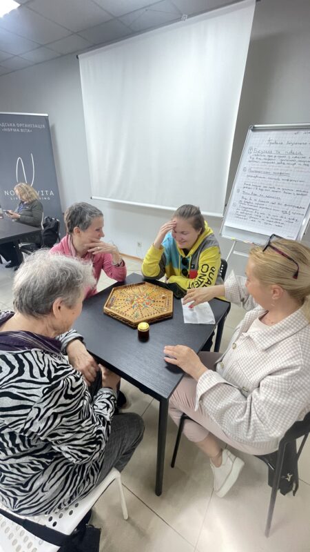 Група взаємопідтримки жінок. Жіноче спілкування, підтримка та безпечний простір для відновлення.