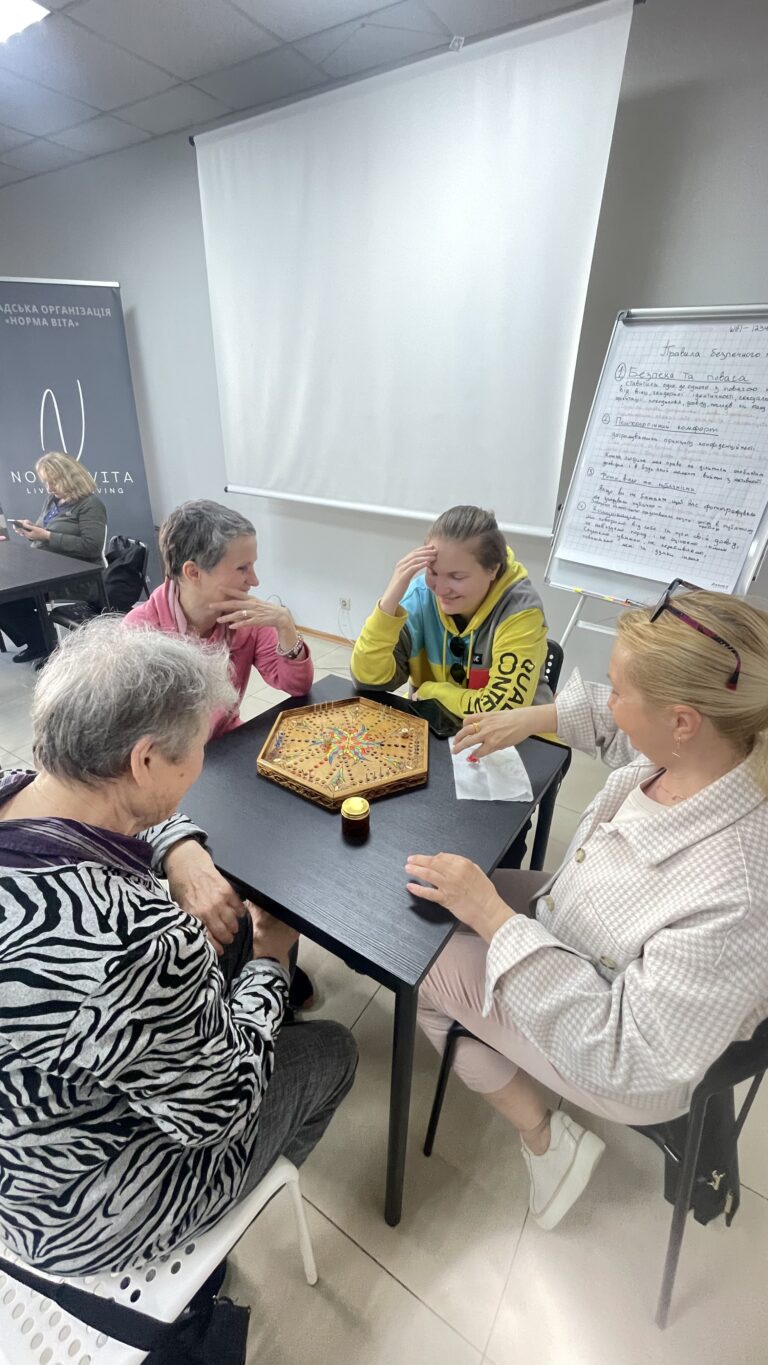 Група взаємопідтримки жінок. Жіноче спілкування, підтримка та безпечний простір для відновлення.