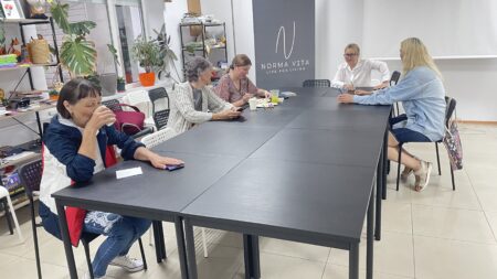 Група взаємопідтримки жінок. Час для себе, щирих розмов і маленького перепочинку