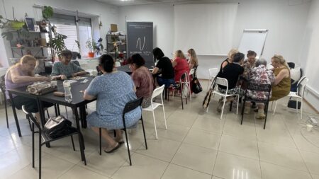 Група взаємопідтримки жінок. Місце щирого спілкування, взаємної підтримки та відновлення внутрішнього ресурсу.