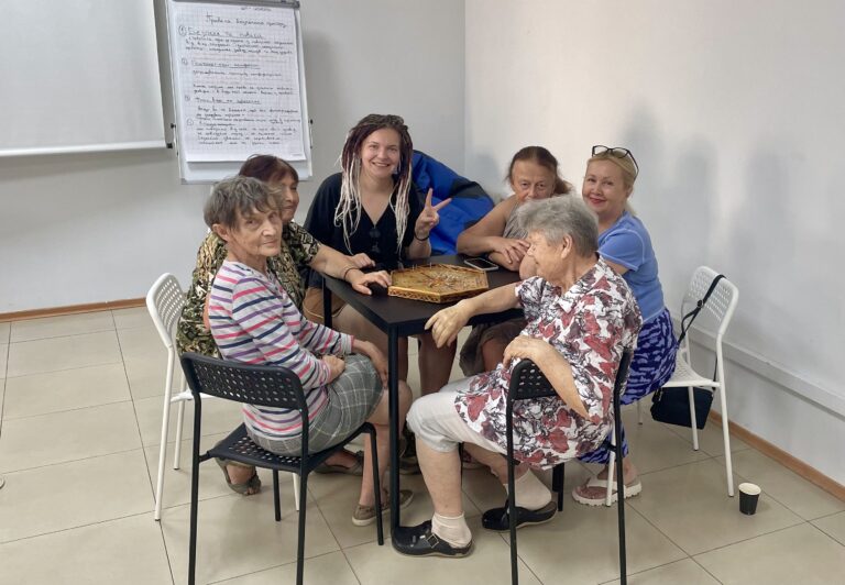 Група взаємопідтримки жінок. Тепле коло, де можна відпочити, поспілкуватися й побути собою.